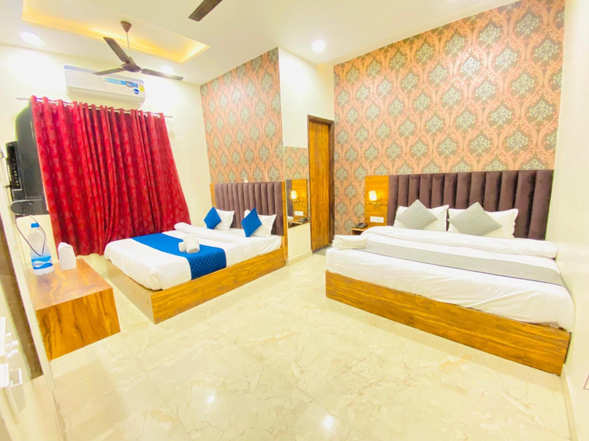 Hotel Holiday First 300 Meter From Golden Temple Amritsar Exterior foto