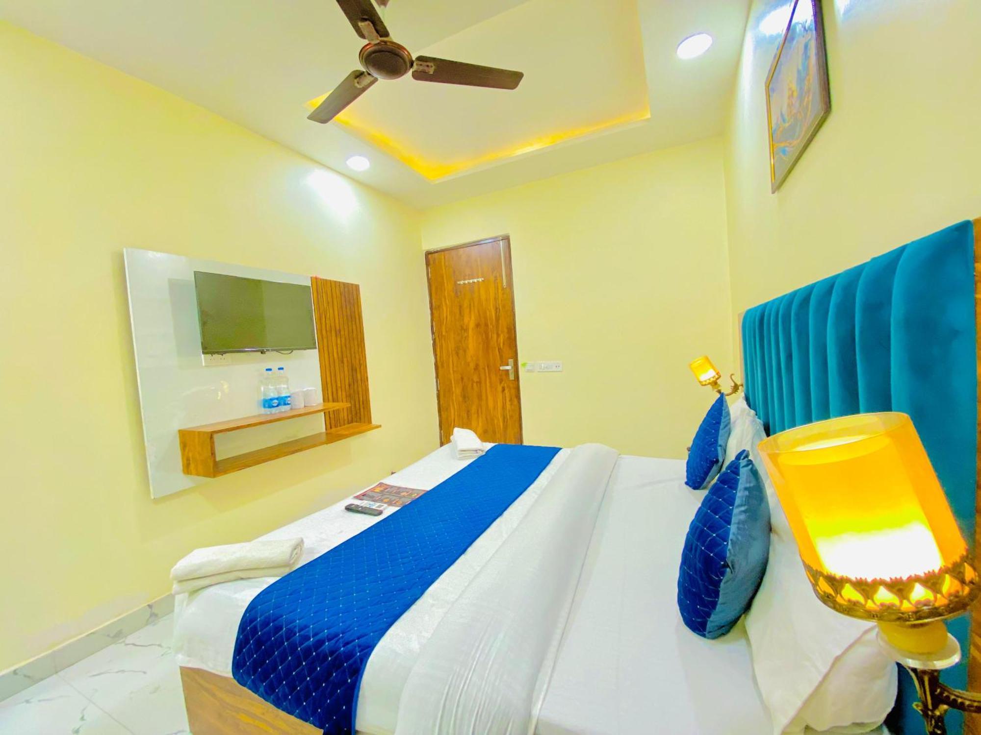 Hotel Holiday First 300 Meter From Golden Temple Amritsar Exterior foto