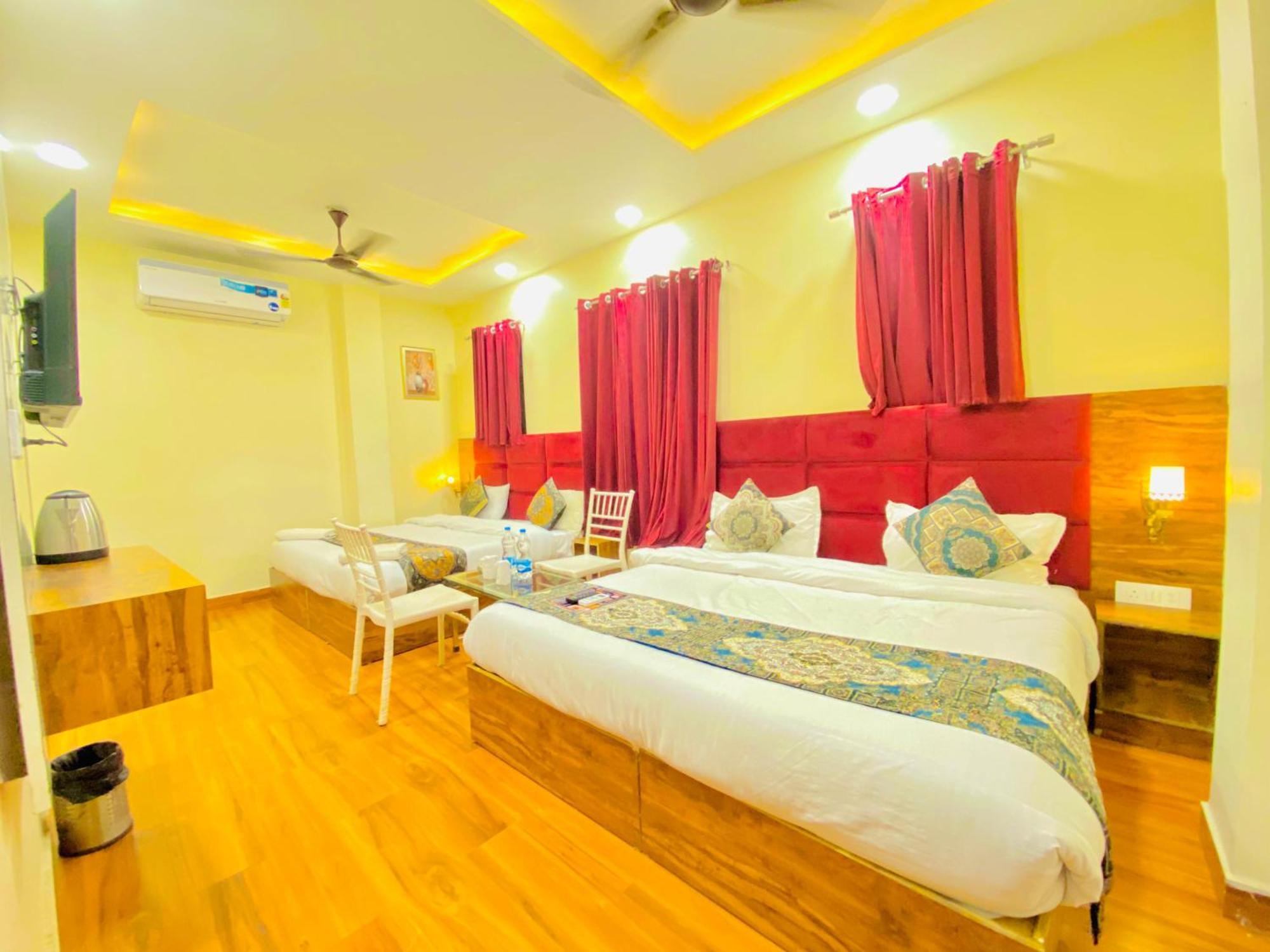 Hotel Holiday First 300 Meter From Golden Temple Amritsar Exterior foto