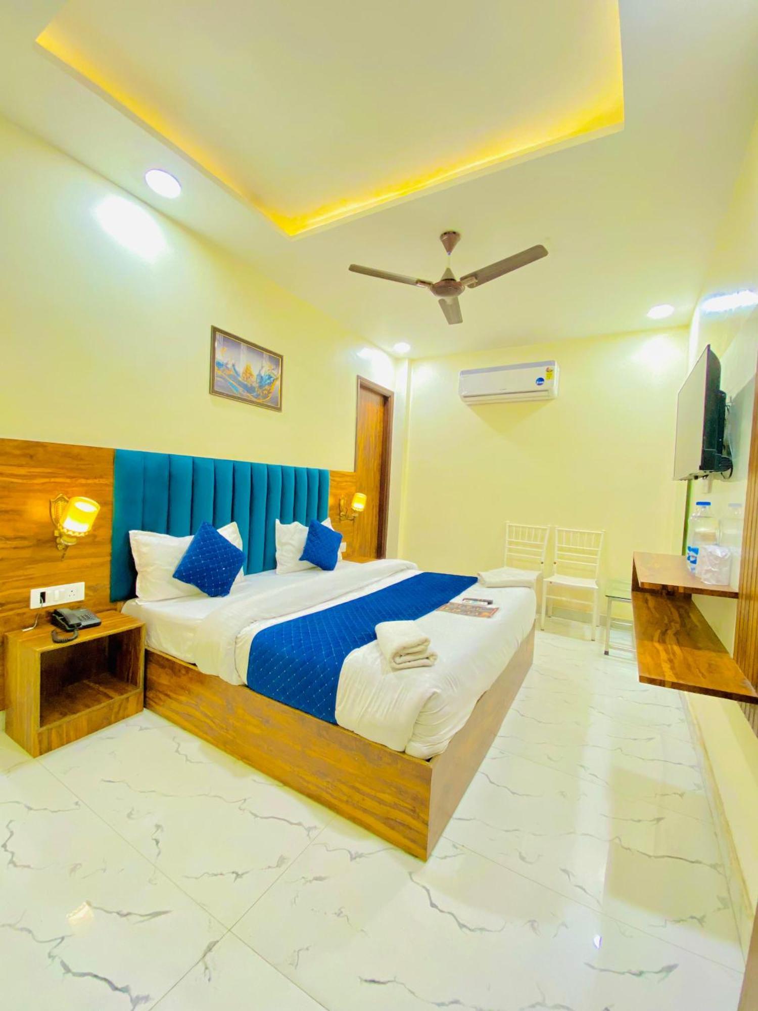 Hotel Holiday First 300 Meter From Golden Temple Amritsar Exterior foto