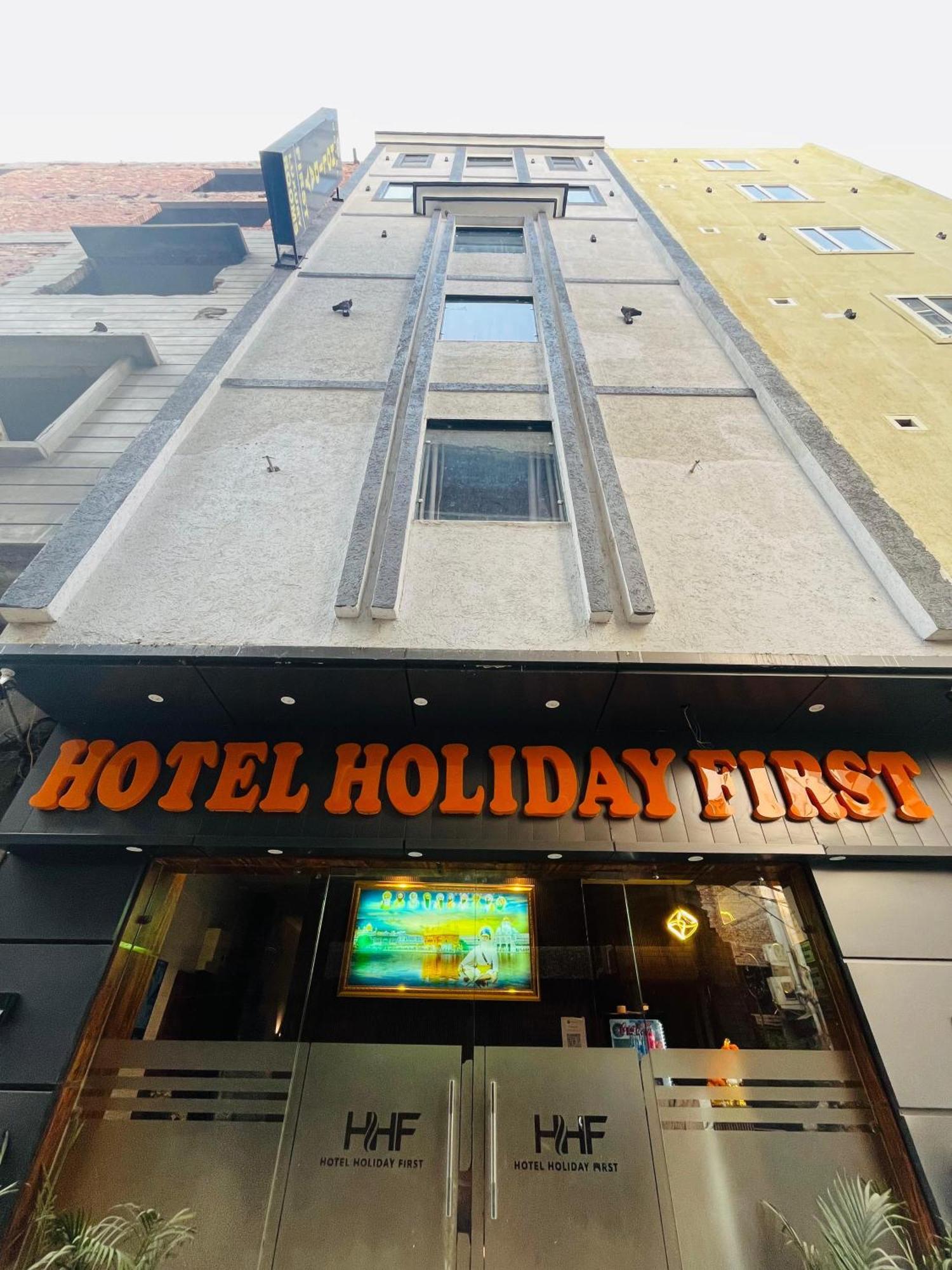 Hotel Holiday First 300 Meter From Golden Temple Amritsar Exterior foto
