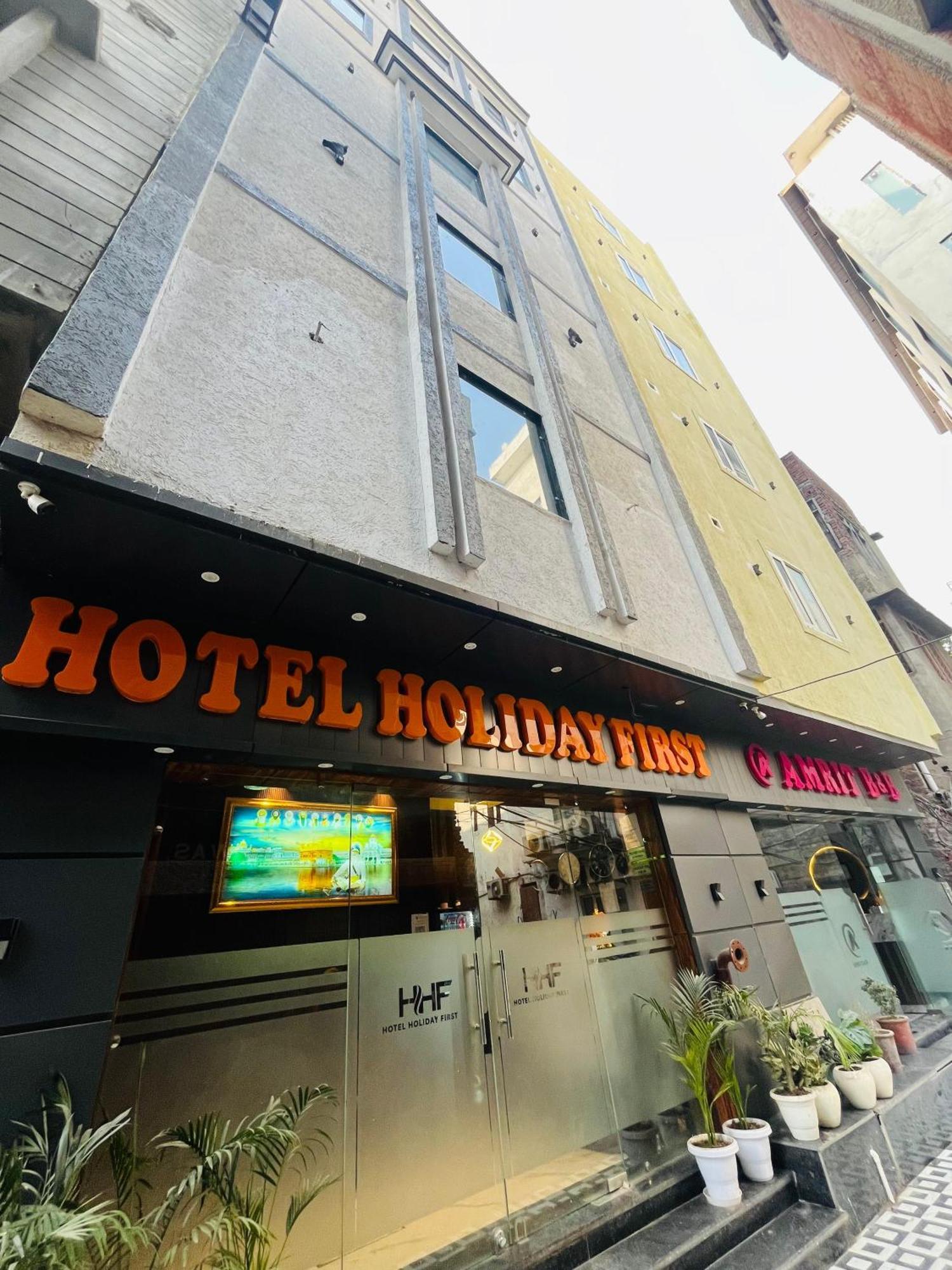 Hotel Holiday First 300 Meter From Golden Temple Amritsar Exterior foto